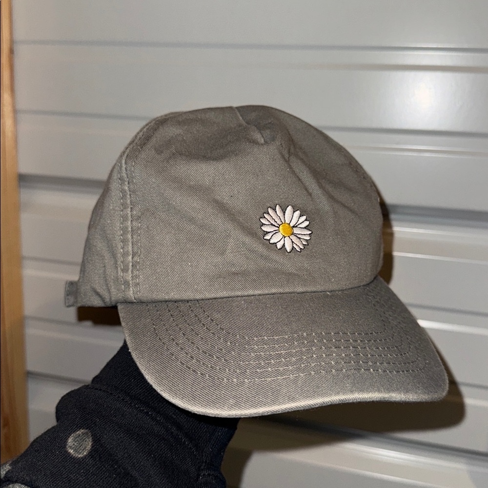 Gray Baseball Cap with Daisy Embroidery